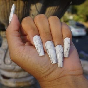 Stone press on nails